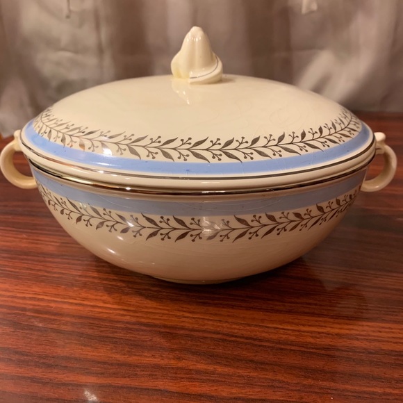Vintage White/Blue Taylor Smith Taylor USA Round Lidded Bowl - Picture 2 of 5